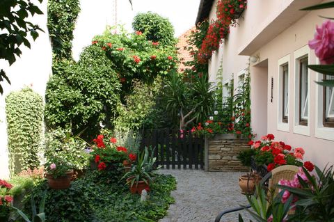 Innenhof (1/4)